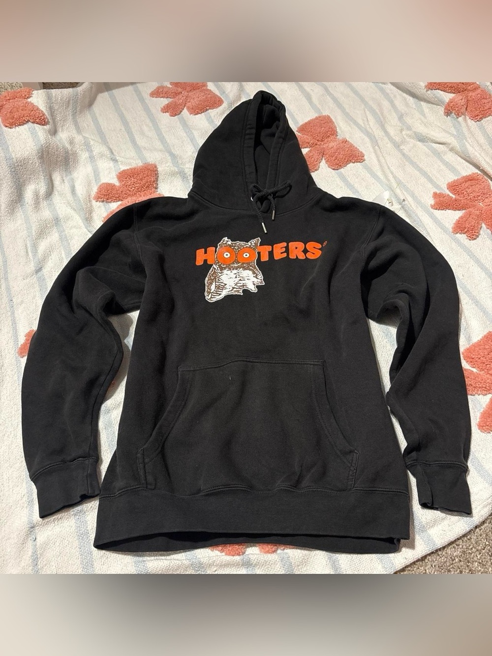 hooters vintage hoodie